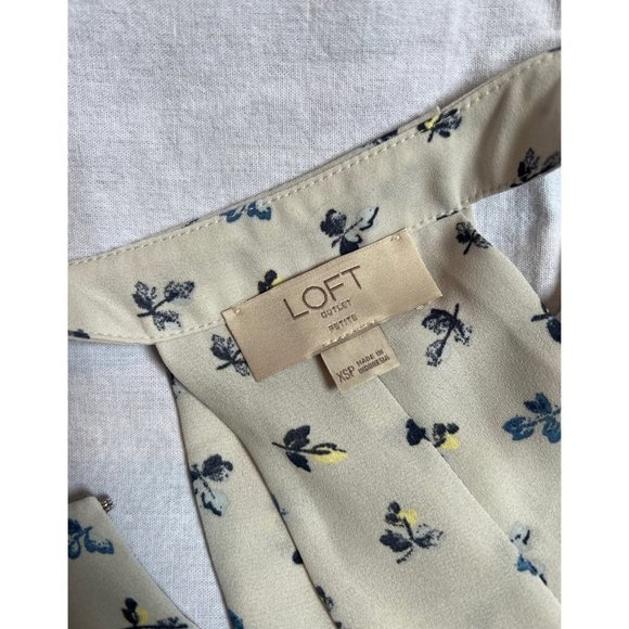 LOFT Neutral Floral Sleeveless Blouse with Key Hole - Picture 3 of 4